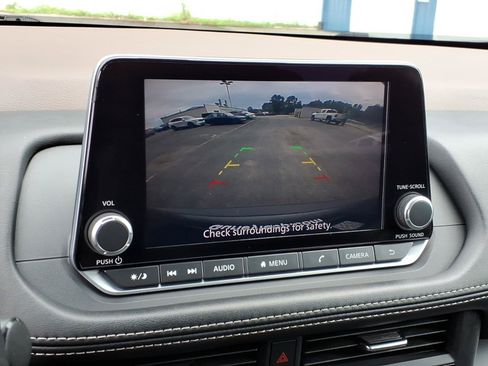 Used 2023 Nissan Rogue S AWD/4WD image 18