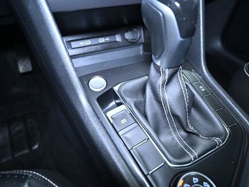 Used 2022 Volkswagen Tiguan SE image 30