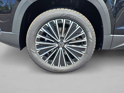 New 2026 Volkswagen Taos SE FWD image 14