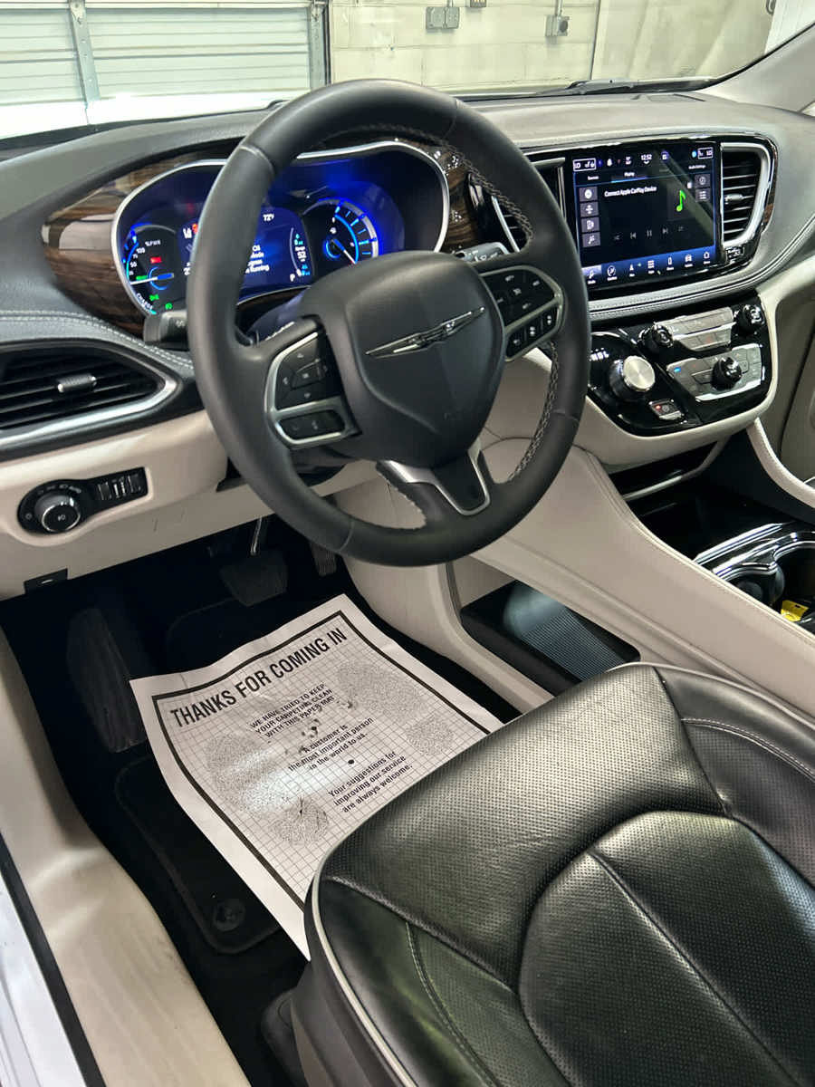 Used 2023 Chrysler Pacifica Limited FWD image 10
