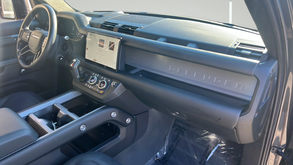 Used 2025 Land Rover Defender 110 X AWD/4WD image 19