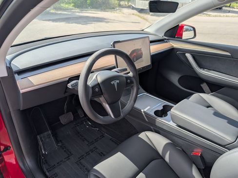 Used 2023 Tesla Model Y Long Range AWD/4WD image 14