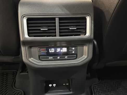 Used 2024 Volkswagen Atlas Peak Edition SEL AWD/4WD image 17