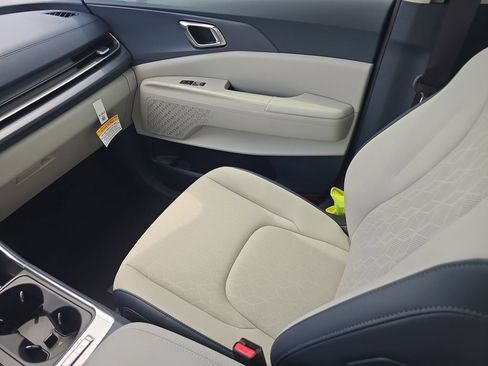New 2026 Kia Carnival EX FWD image 16