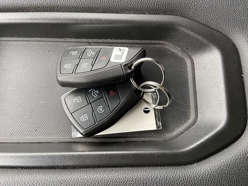 Used 2024 Chevrolet Silverado 1500 LT image 32