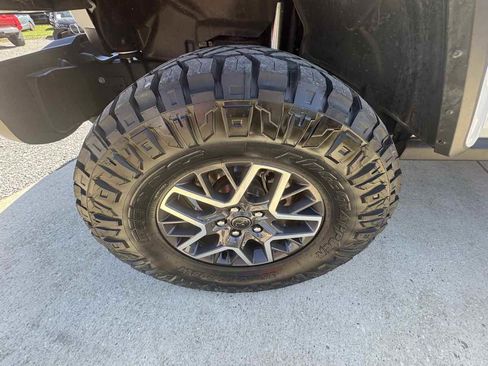 Used 2024 Jeep Wrangler Sahara image 30