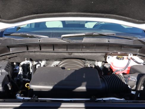 New 2026 GMC Sierra 1500 SLT image 18