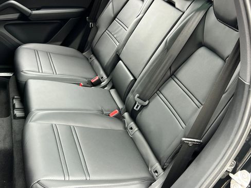 New 2026 Porsche Cayenne image 17