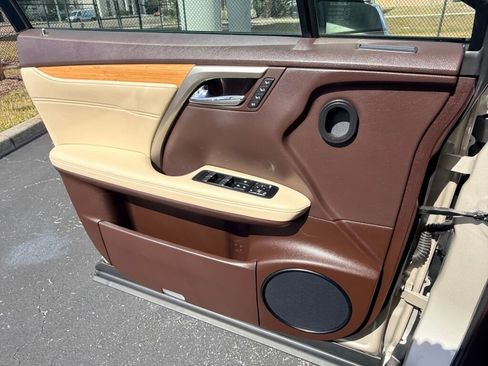 Used 2018 Lexus RX 350L w/ Premium Package image 21