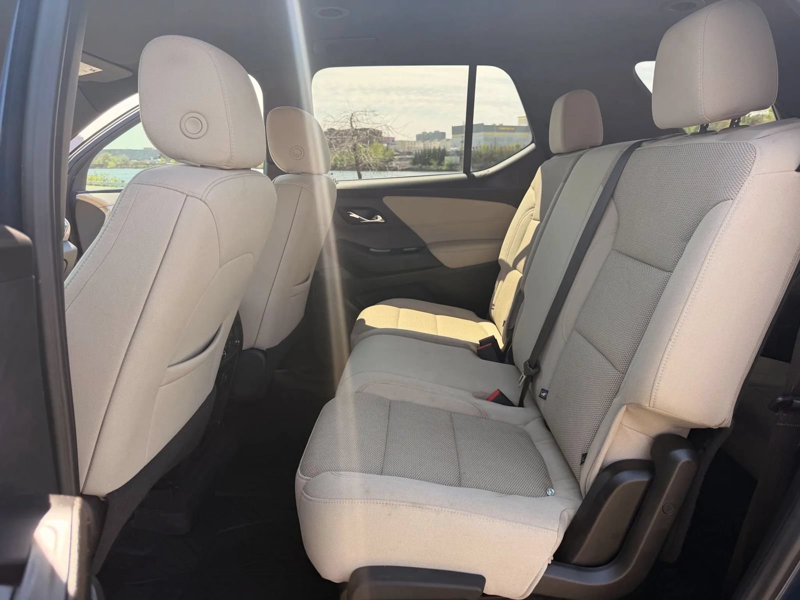 Used 2022 Chevrolet Traverse LS FWD image 15