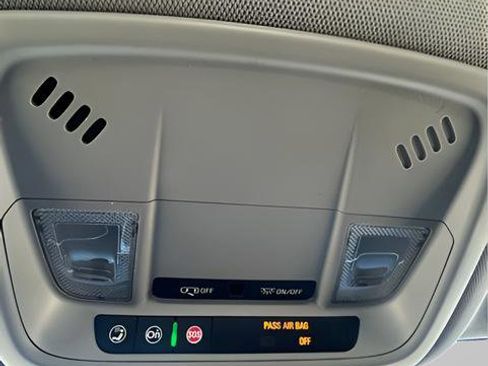 Used 2019 Chevrolet Malibu LT image 16