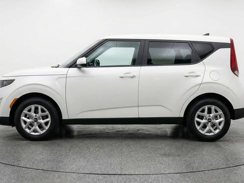 Used 2025 Kia Soul LX w/ LX Technology Package image 5