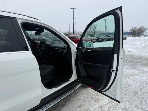 Used 2019 Mercedes-Benz GLE 400 4MATIC image 25