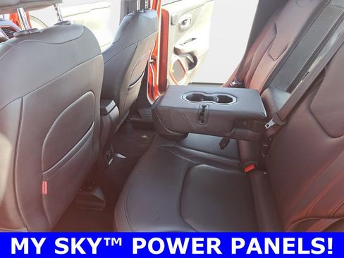 Used 2017 Jeep Renegade Trailhawk w/ Premium Trailhawk Package image 17