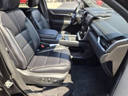 Used 2026 GMC Acadia Elevation w/ Elevation Premium Package FWD image 18