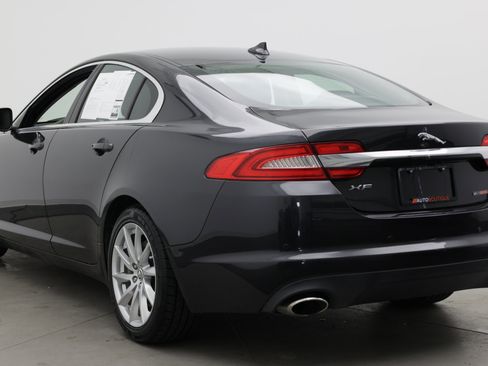 Used 2013 Jaguar XF RWD image 7