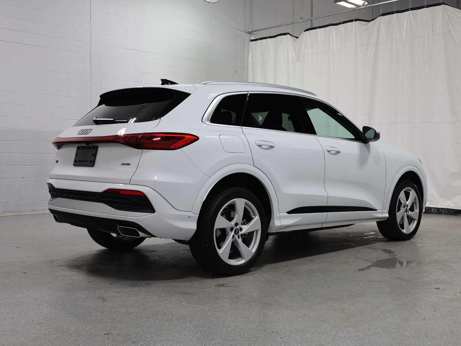 Certified 2025 Audi Q5 Premium w/ Premium Plus AWD/4WD image 9