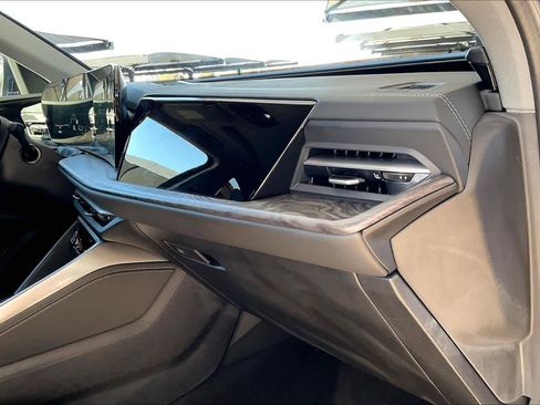 Used 2025 Audi Q5 Premium w/ Convenience Package image 17