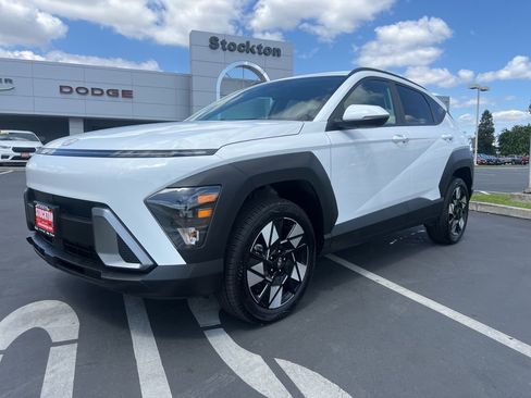 Used 2025 Hyundai Kona SEL AWD/4WD image 4