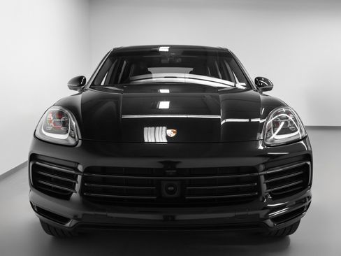 Used 2023 Porsche Cayenne Platinum Edition image 8