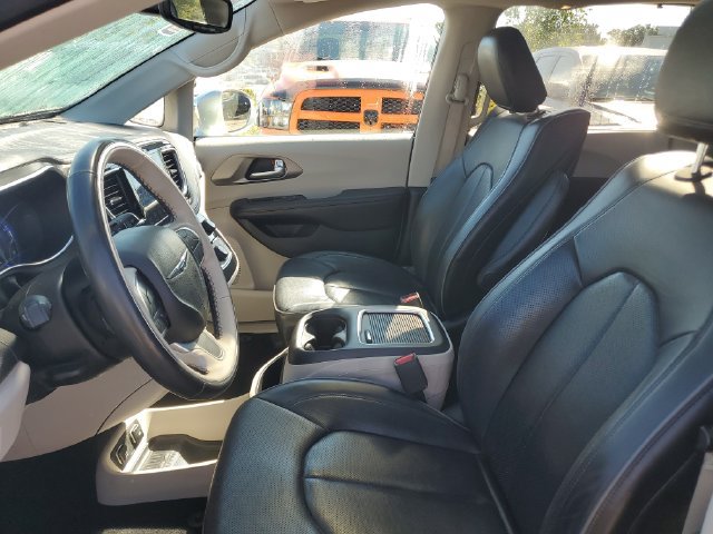 Used 2019 Chrysler Pacifica Limited FWD image 17