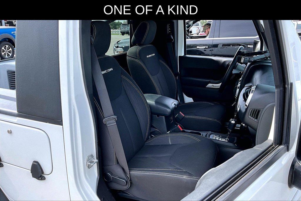 Used 2017 Jeep Wrangler Unlimited Rubicon w/ Connectivity Group AWD/4WD image 23