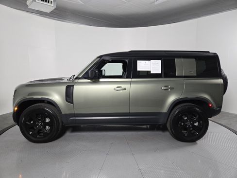 Used 2023 Land Rover Defender 110 SE image 6