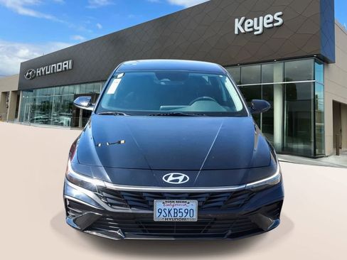 Certified 2025 Hyundai Elantra SE FWD image 2