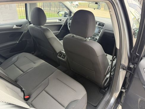 Used 2018 Volkswagen Golf S image 14