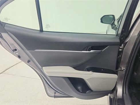 Used 2018 Toyota Camry LE image 26