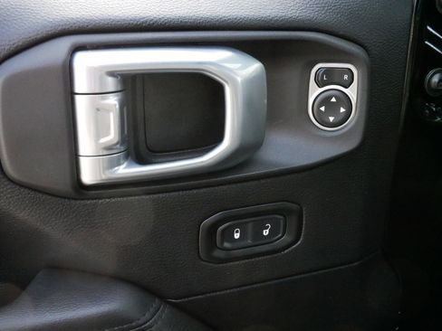 Used 2021 Jeep Wrangler Unlimited Sahara image 19