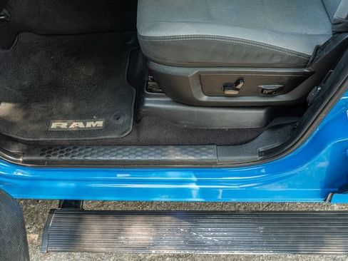 Used 2022 RAM 2500 Big Horn w/ Level C Equiment Group AWD/4WD image 17