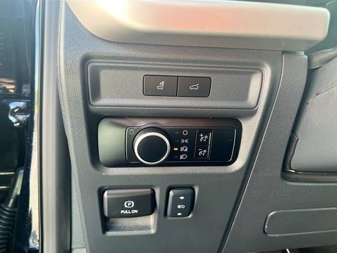 Used 2024 Ford Expedition XLT AWD/4WD image 10