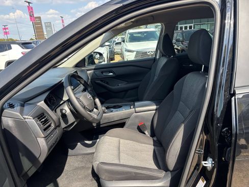 Used 2025 Nissan Rogue SV FWD image 28