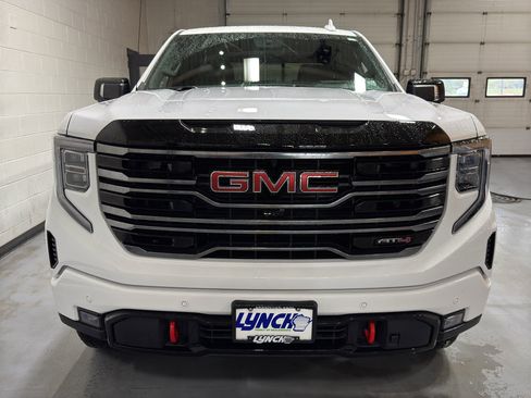Used 2025 GMC Sierra 1500 AT4 w/ Technology Package AWD/4WD image 8