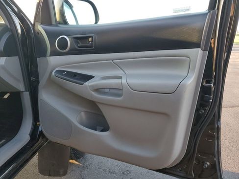 Used 2012 Toyota Tacoma 4x4 Access Cab image 32