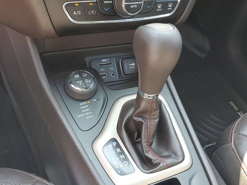 Used 2016 Jeep Cherokee Trailhawk w/ Comfort/Convenience Group AWD/4WD image 25