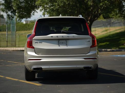 Used 2016 Volvo XC90 T6 Momentum w/ Momentum Plus Package AWD/4WD image 4