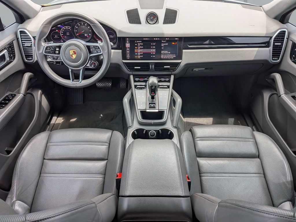 Used 2021 Porsche Cayenne Coupe AWD/4WD image 16
