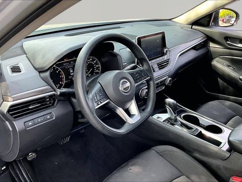 Used 2024 Nissan Altima 2.5 SV FWD image 14