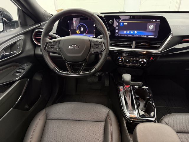 Used 2026 Chevrolet Trax RS w/ Sunroof Package FWD image 32
