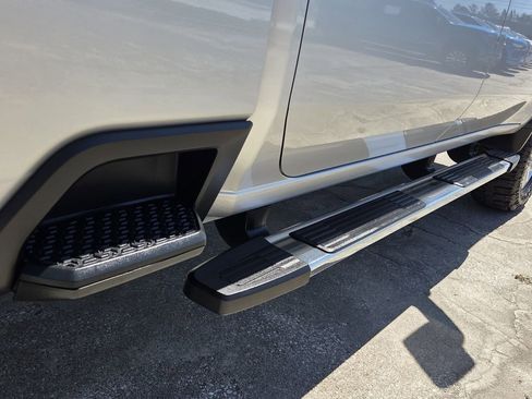 Used 2021 Chevrolet Silverado 2500 LTZ w/ LTZ Convenience Package image 18