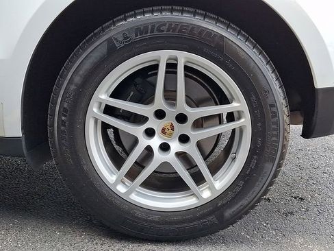 Certified 2017 Porsche Macan image 14