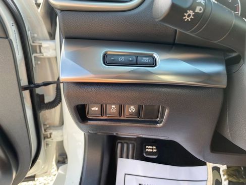 Used 2017 Nissan Maxima SR image 14