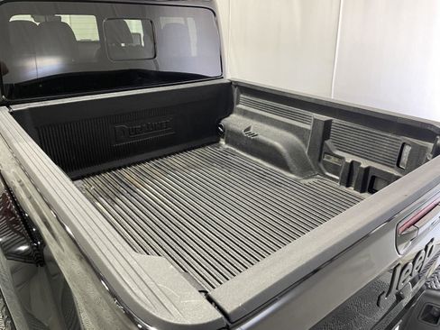Used 2022 Jeep Gladiator Overland image 27