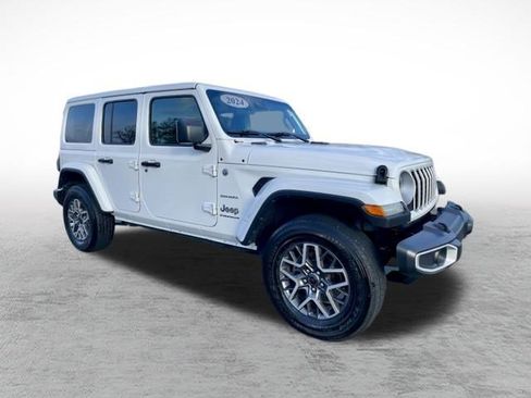 Used 2024 Jeep Wrangler Sahara image 3