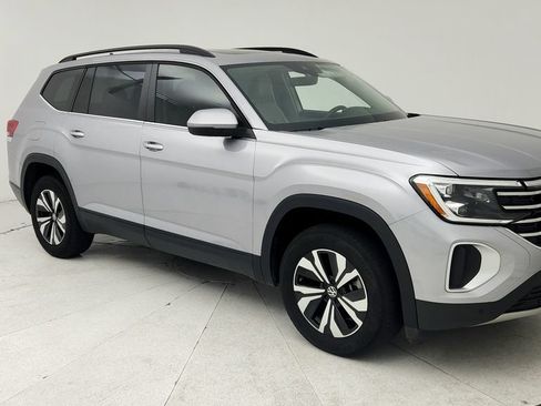 Used 2024 Volkswagen Atlas SE FWD image 1