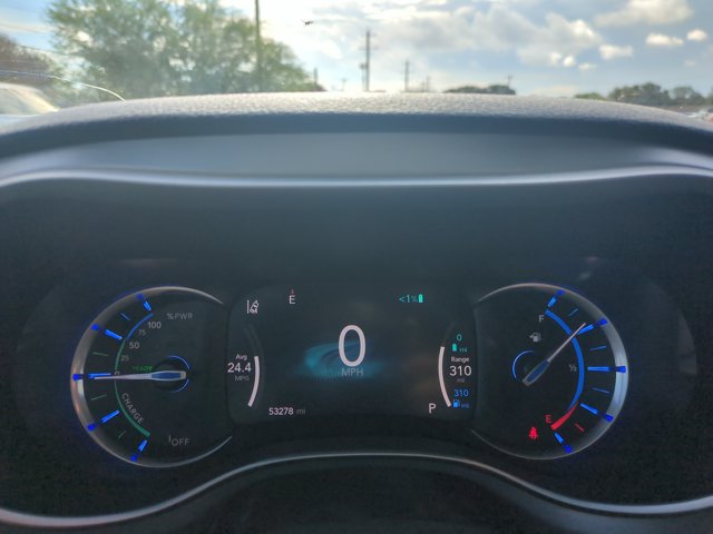 Used 2021 Chrysler Pacifica Touring-L w/ Uconnect Theater Family Group FWD image 6
