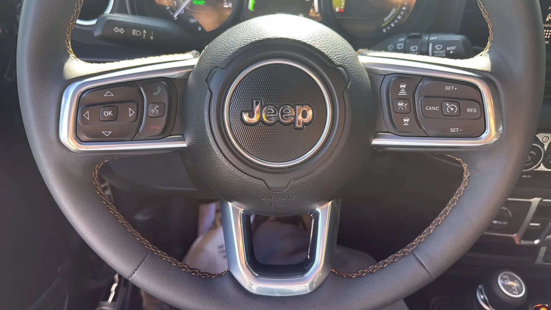 Used 2024 Jeep Wrangler Unlimited Sahara w/ Technology Group AWD/4WD image 33
