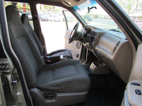 Used 2001 Ford Explorer Sport Trac 2WD image 26